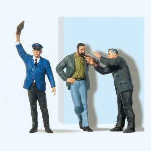 Preiser Railway Workers Smoking (2) with Conductor Figure Set