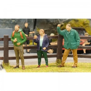 Slot Track Scenics Standing Spectators Pack B
