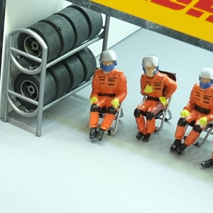 Slot Track Scenics Tyre Rack with 8 Wheels & Tyres